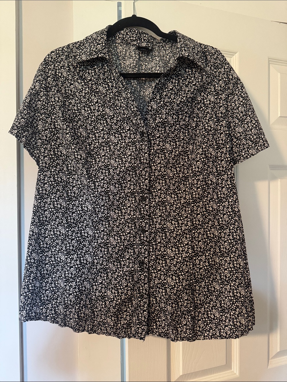 East 5th Black and White Floral Button-Down Shirt